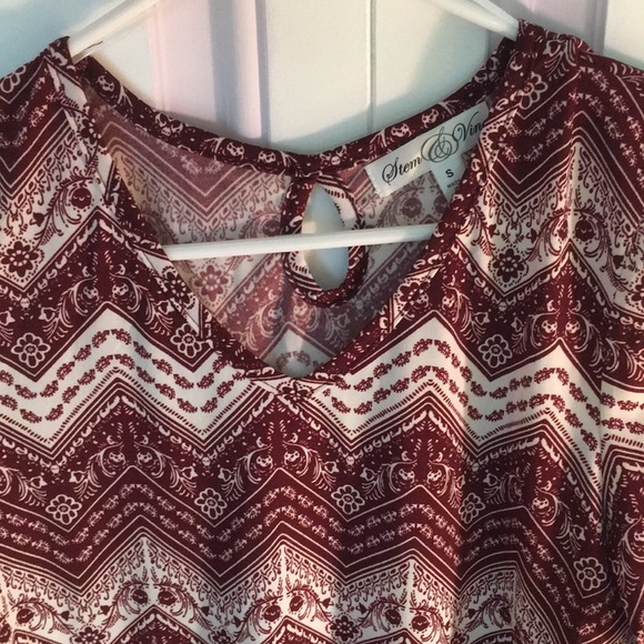 Maroon and White Flowy Shirt - Picture 4 of 5
